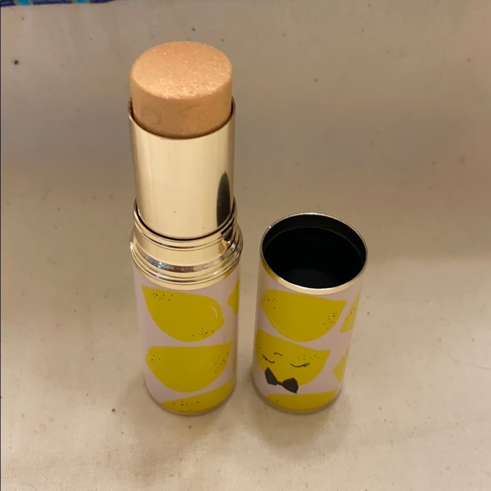 Too faced highlight in pink lemonade
